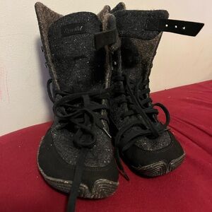 Wildling Crow wool barefoot boots